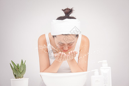 女性保养洗脸护肤肌肤呵护背景