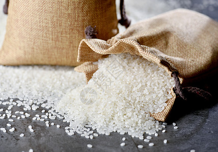 米白米饭大米堆高清图片