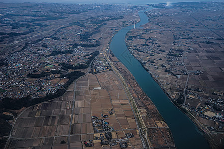 水俯视飞机上的东京设计图片