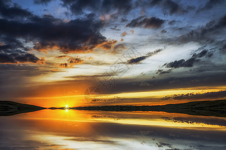 茶卡盐湖夕阳图片