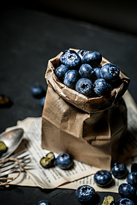 暗调新鲜蓝莓高清图片