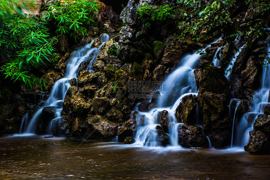 小溪流水