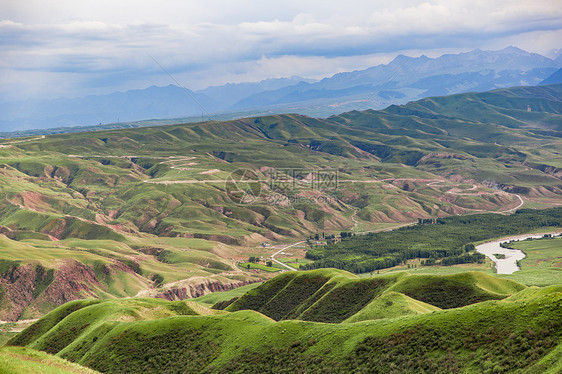 高山喀拉峻人体草原风光组图图片