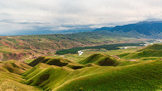 高山喀拉峻人体草原风光组图图片