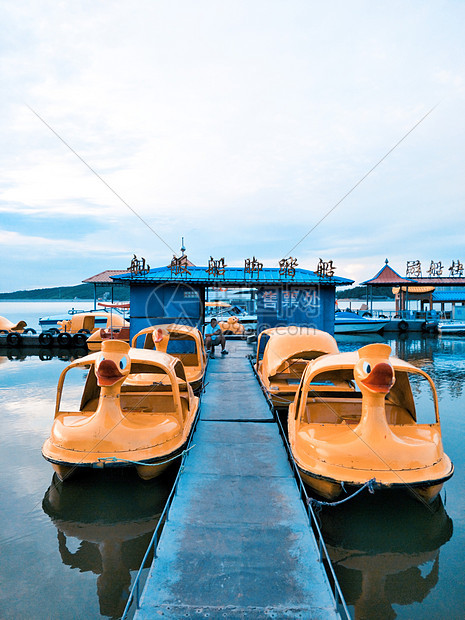 二龙湖湖面景色图片