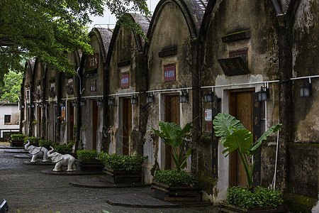 古城街景建筑湿淋淋高清图片