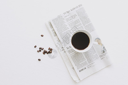 咖啡和英文报纸图片