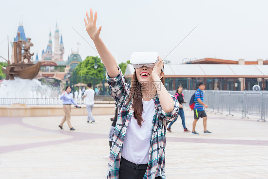 城市旅行VR女孩图片