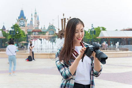 城市旅行女孩相机背景图片