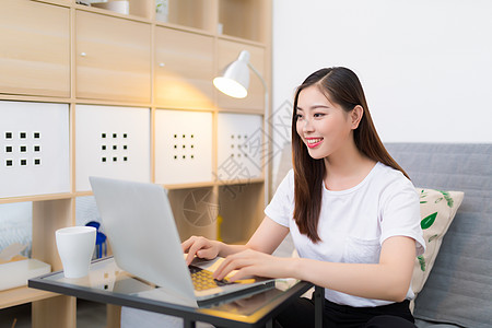 家居女孩网络购物图片