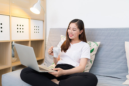 家居女孩网络购物图片