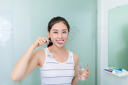 刷牙洗脸家居生活女孩洗漱背景