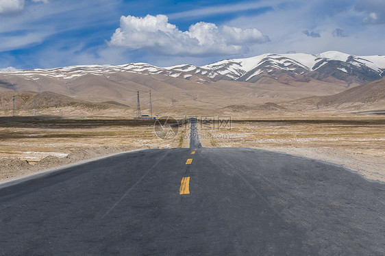 青藏公路雪山背景广告图片