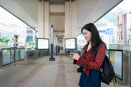 城市旅行女孩图片