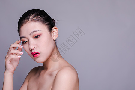 盘发美女彩妆人像图片