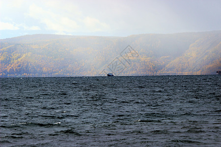 贝加尔湖的深秋图片