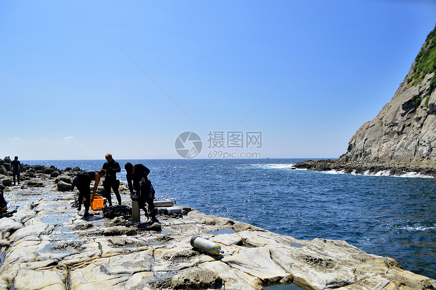 韩国济州岛深海潜水前准备跳跃图片