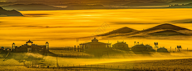 蒙古包日出晨雾高清图片