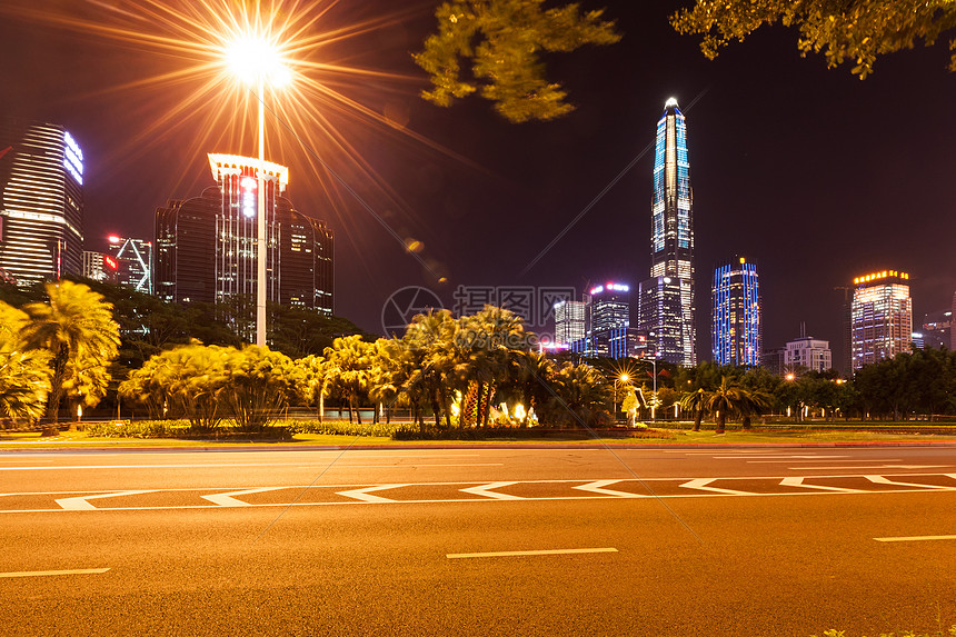 城市道路夜景图片