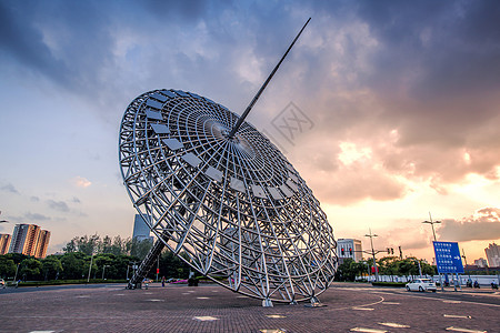 日晷素材上海世纪大道东方之光钢雕背景