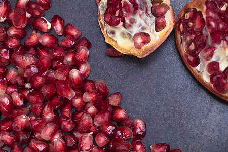 剥开的石榴维生素红水果高清图片