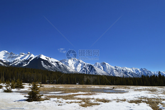 加拿大班夫国家公园雪山风景照图片