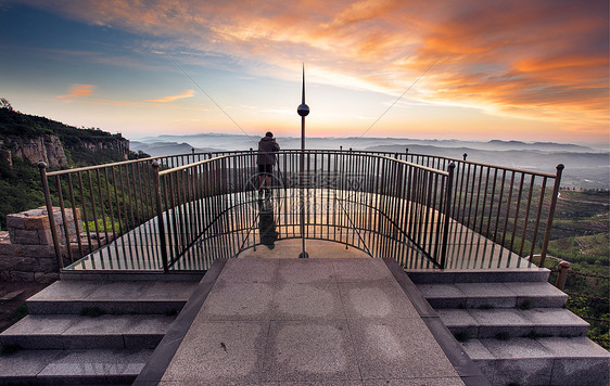 山顶观景平台高清图片