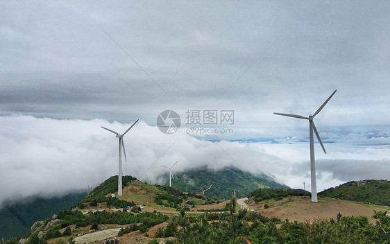 山顶云海风车图片