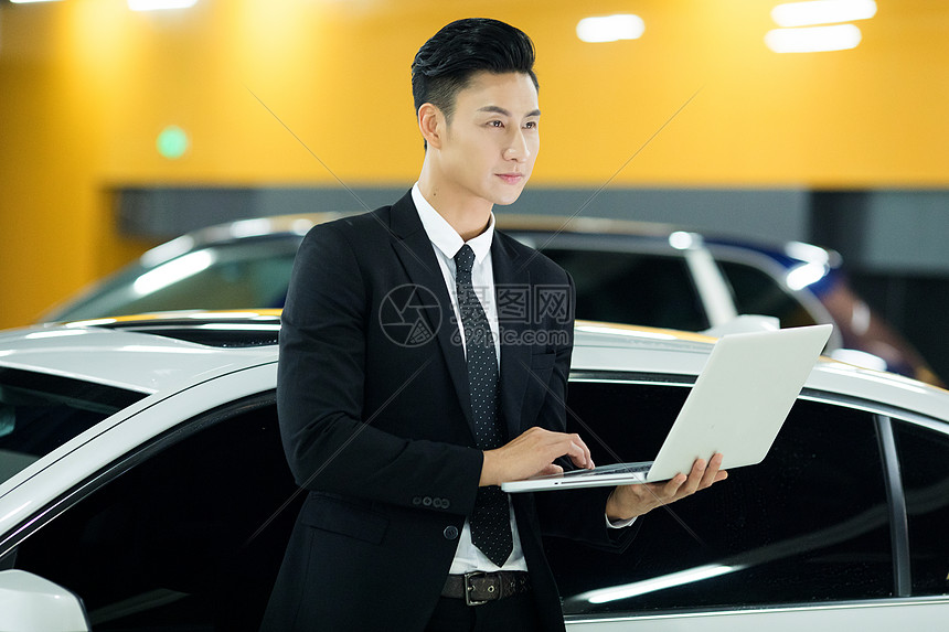 汽车销售服务人员图片