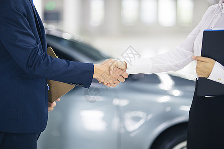 汽车购买销售员与顾客握手背景
