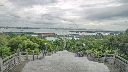 雨天户外入海登云梯背景