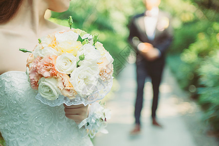 婚礼入场新娘捧花与新郎背景