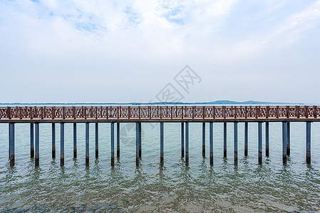 青岛海滨免费公园唐岛湾栈桥图片