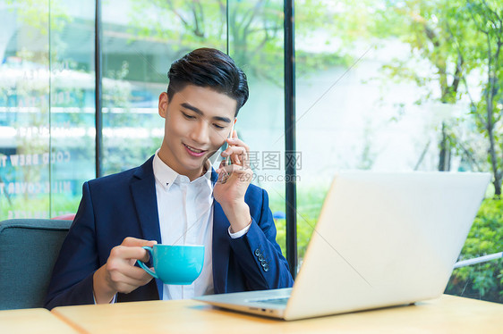 咖啡馆男性办公图片