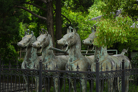 合肥逍遥津公园三国历史文化馆前的铜战马图片