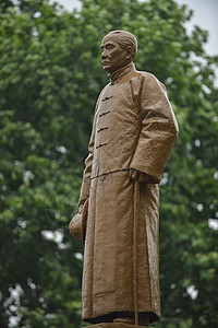 武汉辛亥革命武昌起义纪念馆前的孙中山雕像图片