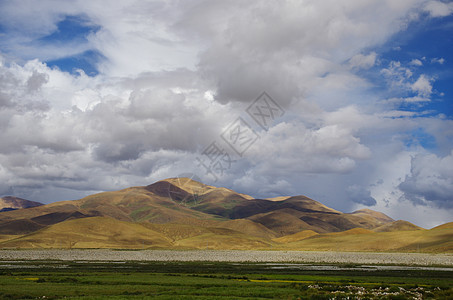 西藏日喀则珠峰脚下青藏高原背景图片