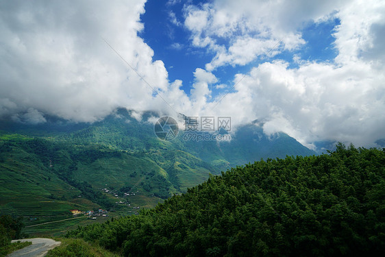 越南乡村山地群山环绕图片