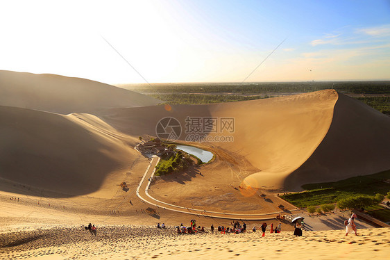 敦煌鸣沙山月牙泉景区图片