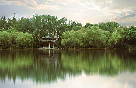 宿舍绿色小台灯江南园林美景背景