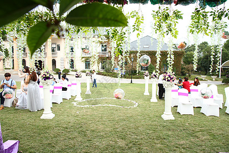 婚礼场地布置草坪婚礼布置背景