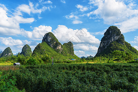 田园喀斯特山脉地貌背景图片