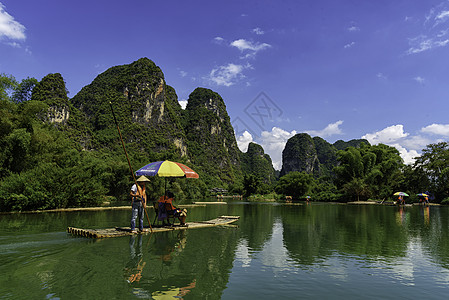 竹筏木筏漂流图片素材