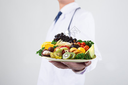 平衡营养医生手捧健康食物设计图片