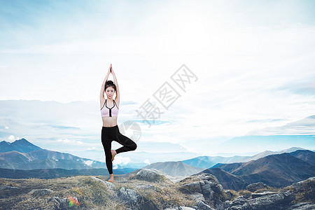 美女山山顶上做瑜伽设计图片