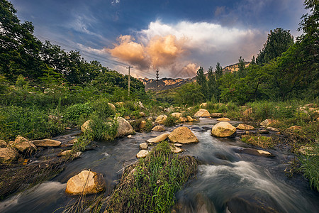 山涧流水背景图片