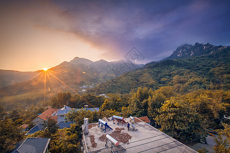 山居朝阳背景图片