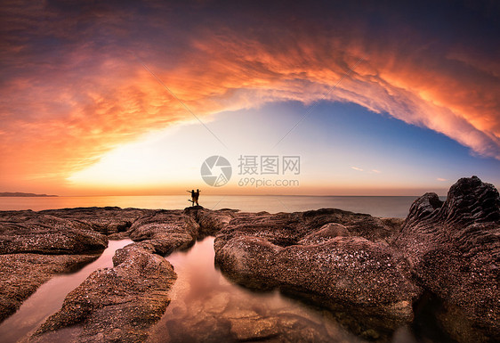 海上情侣风景图片