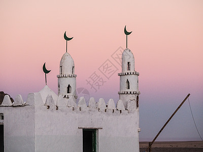 撒哈拉沙漠里的建筑背景图片