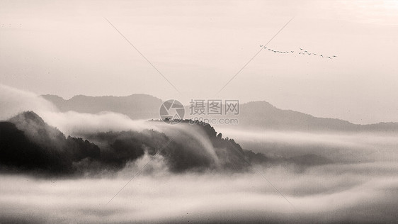 水墨风格的云海雾景图片